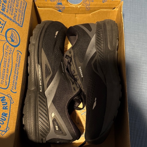 Brooks Black Extra Wide Athletic Sneakers - Picture 10 of 10